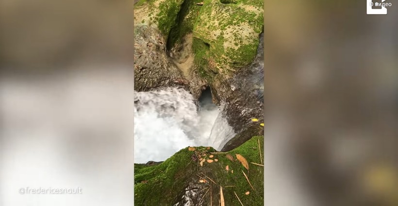 Блог - Видео: Парни прыгнули в водопад и исчезли, но оказалось, что так они попали в пещеру Видео: Парни прыгнули в водопад и исчезли, но оказалось, что так они попали в пещеру