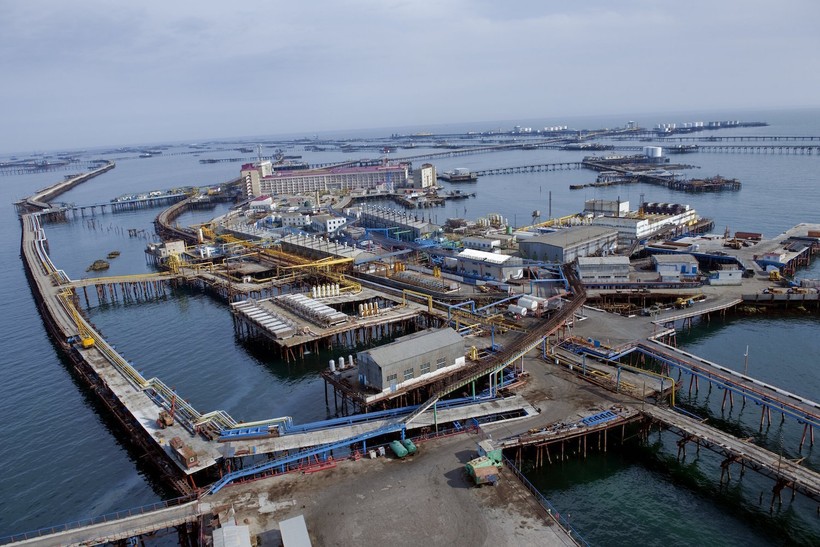 Блог - Как поселение в открытом море стало процветающим нефтяным центром Как поселение в открытом море стало процветающим нефтяным центром