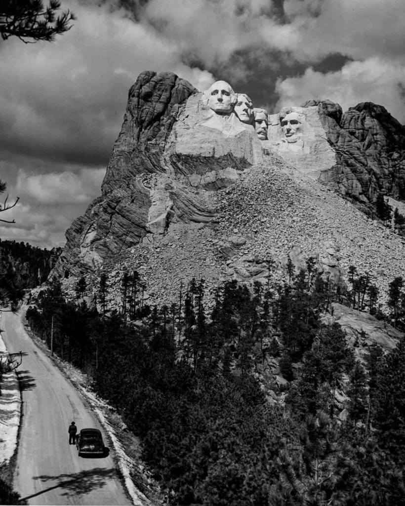 Блог - Любопытные снимки того, как делали памятник отцам-основателям США на горе Рашмор Любопытные снимки того, как делали памятник отцам-основателям США на горе Рашмор