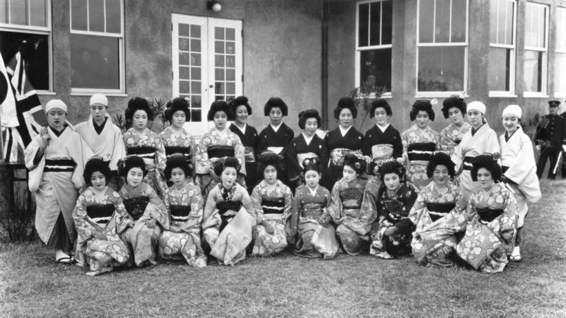 Блог - 18 старинных фотографий, на которых запечатлена реальная жизнь японских гейш 18 старинных фотографий, на которых запечатлена реальная жизнь японских гейш