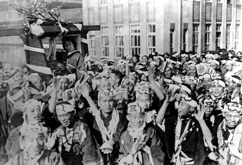 Блог - 18 старинных фотографий, на которых запечатлена реальная жизнь японских гейш 18 старинных фотографий, на которых запечатлена реальная жизнь японских гейш