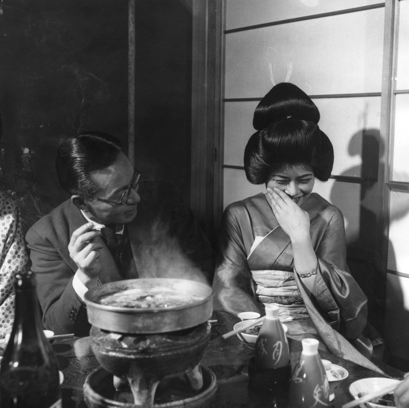 Блог - 18 старинных фотографий, на которых запечатлена реальная жизнь японских гейш 18 старинных фотографий, на которых запечатлена реальная жизнь японских гейш