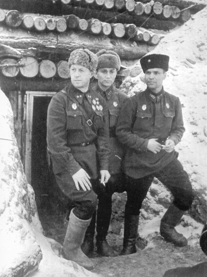 Блог - Аполитичная шапка, валенки староверов и гжель: история обрусевших вещей Аполитичная шапка, валенки староверов и гжель: история обрусевших вещей