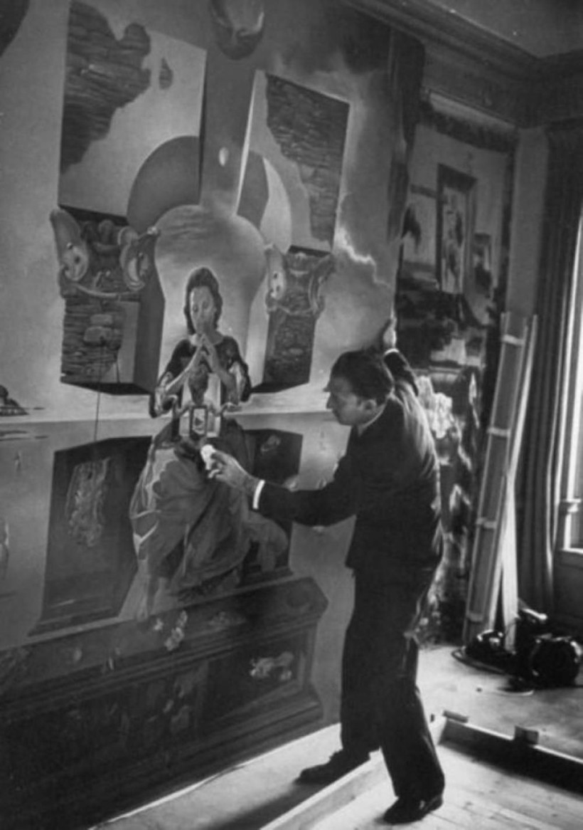 Блог - Откровенные фотографии Сальвадора Дали в его мастерской Откровенные фотографии Сальвадора Дали в его мастерской