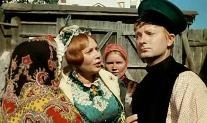 Сваха умела найти подход к каждому клиенту. Кадр из фильма «Женитьба Бальзаминова», 1964 год Сваха умела найти подход к каждому клиенту. Кадр из фильма «Женитьба Бальзаминова», 1964 год
