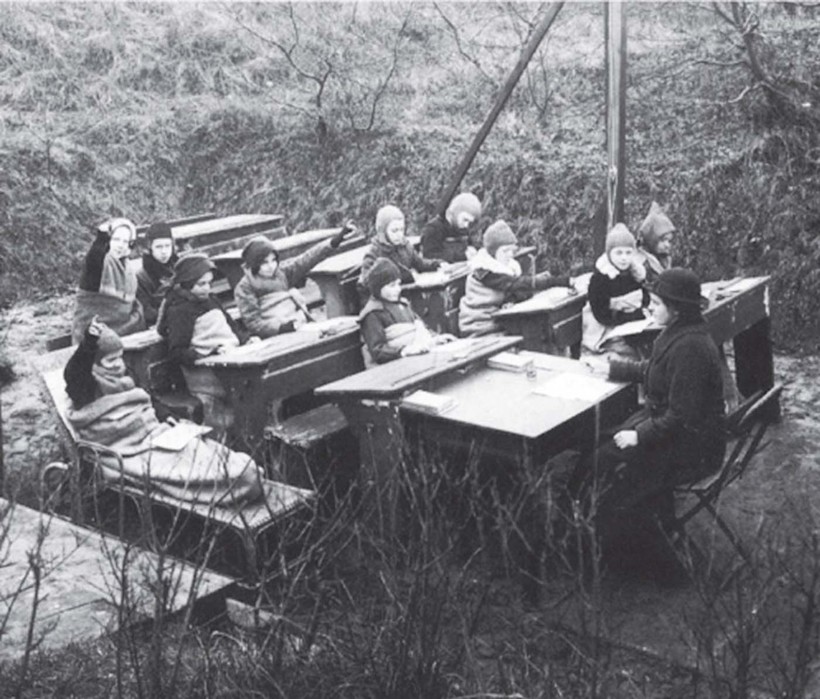 Школа в Нидерландах, 1957 год Школа в Нидерландах, 1957 год