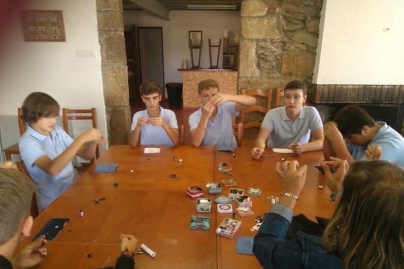 в школе испанский изучают 105 учащихся