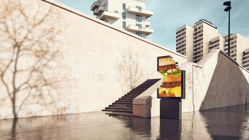 Блог - Парижан удивили рекламой: новые билборды от McDonald's кто-то откусил Парижан удивили рекламой: новые билборды от McDonald's кто-то откусил