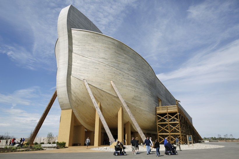 Точная копия Ноева ковчега в парке Ark Encounter в Уильямстауне, штат Кентукки Точная копия Ноева ковчега в парке Ark Encounter в Уильямстауне, штат Кентукки