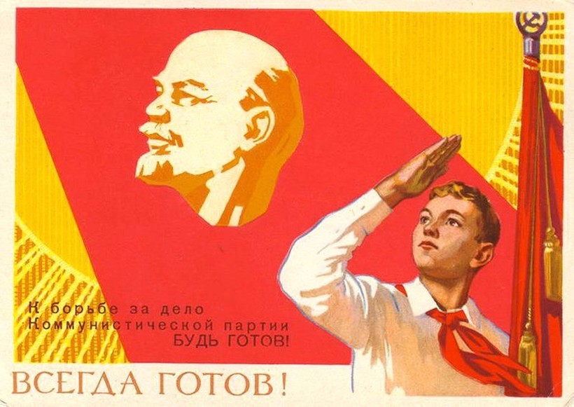 Знаменитый пионерский «салют» изображался на множестве советских плакатов Знаменитый пионерский «салют» изображался на множестве советских плакатов