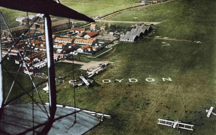 Аэропорт Кройдон в 1925 году Аэропорт Кройдон в 1925 году