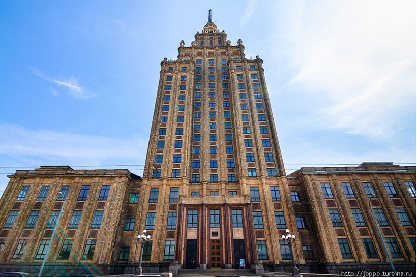 Латвийская высотка советских времен Латвийская высотка советских времен