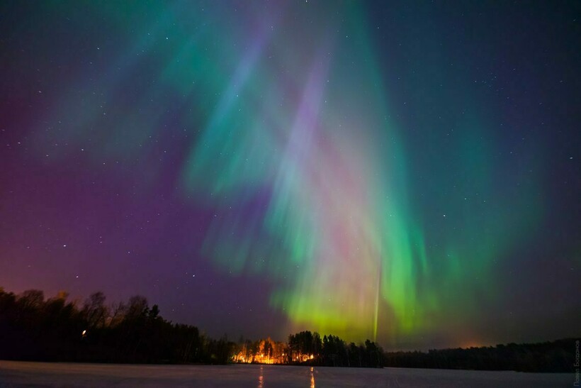 Северное сияние может казаться необычной внеземной силой, но это лишь банальный физический процесс Северное сияние может казаться необычной внеземной силой, но это лишь банальный физический процесс