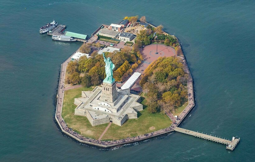 История статуи Свободы от строительства до наших дней в 16 фотографиях