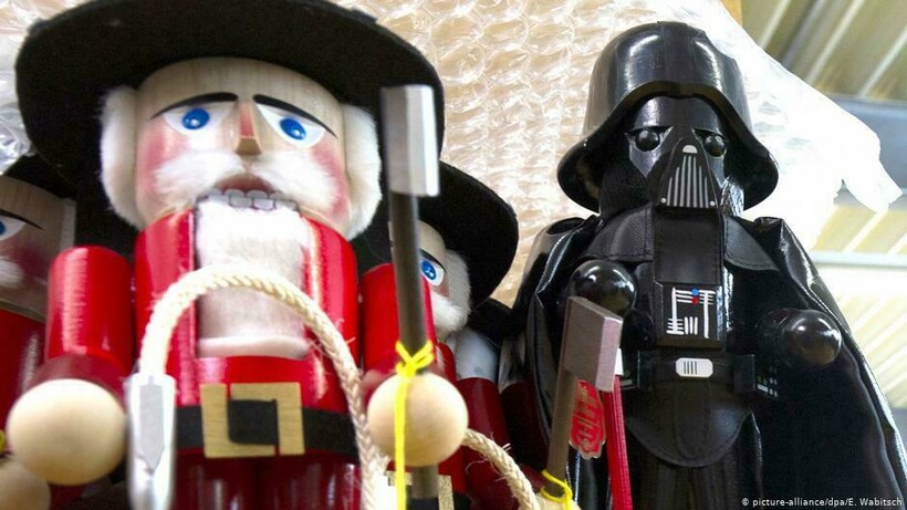 Один из современных щелкунчиков — Дарт Вейдер Один из современных щелкунчиков — Дарт Вейдер