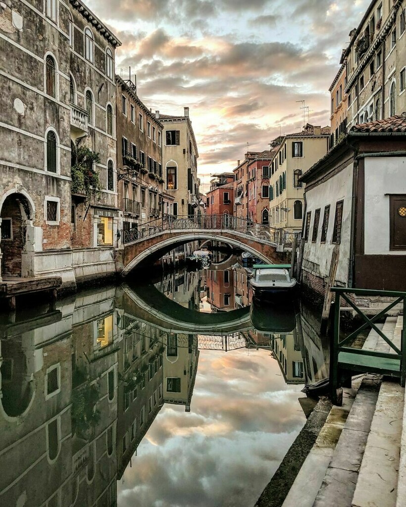 Другой мир: испанец снимает лужи и показывает, что даже в них есть прекрасное