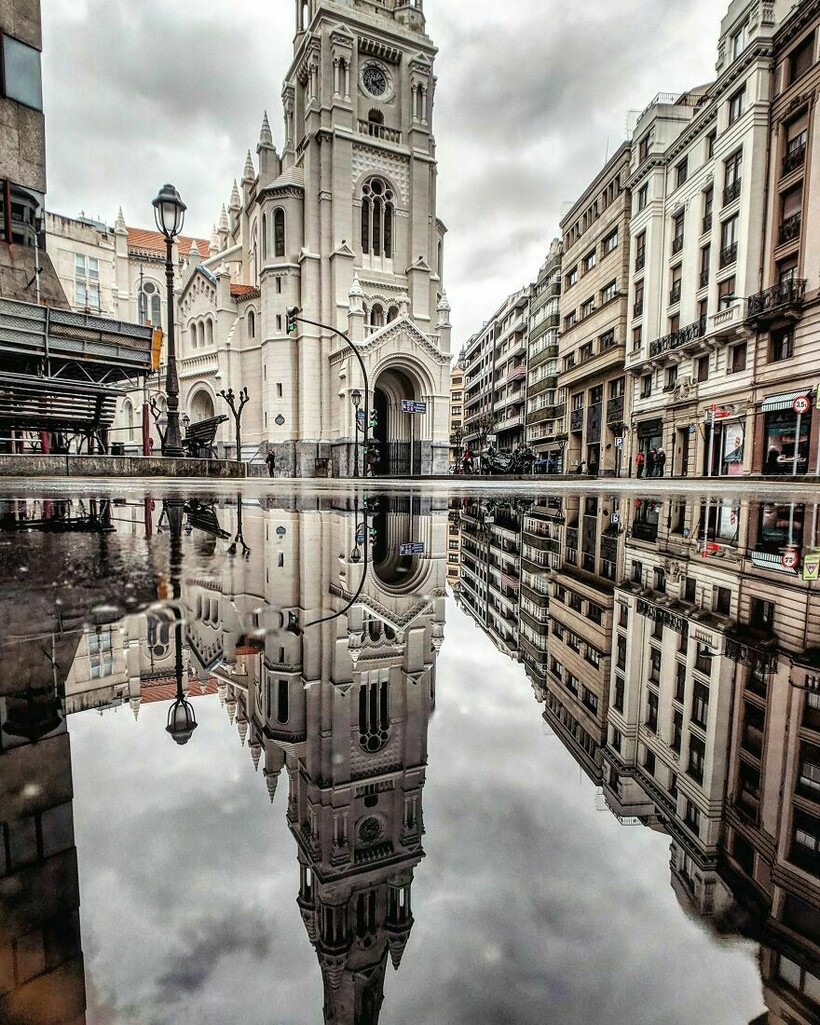 Другой мир: испанец снимает лужи и показывает, что даже в них есть прекрасное