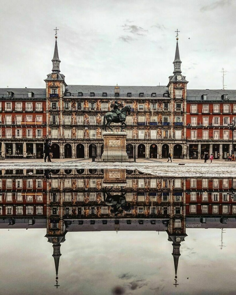 Другой мир: испанец снимает лужи и показывает, что даже в них есть прекрасное