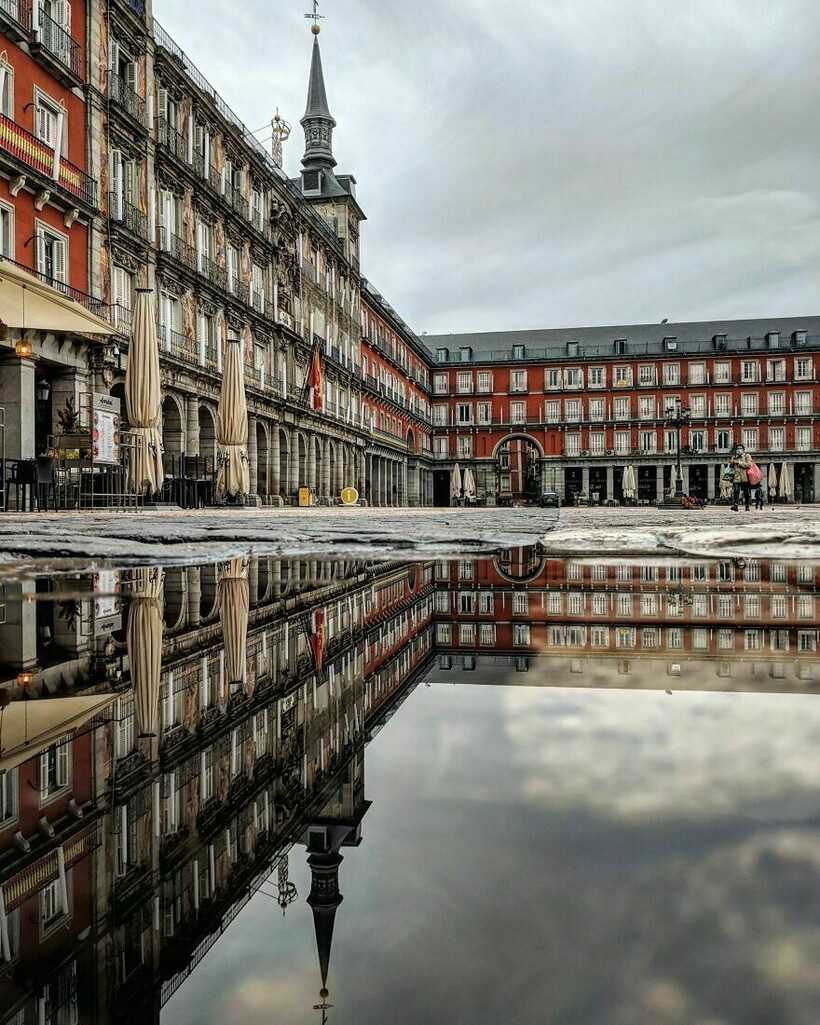Другой мир: испанец снимает лужи и показывает, что даже в них есть прекрасное