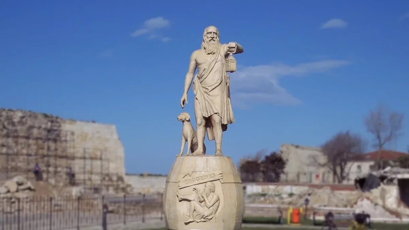 Памятник Диогену на въезде в Синоп Памятник Диогену на въезде в Синоп
