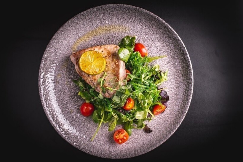 Стейк из тунца «по мароккански»