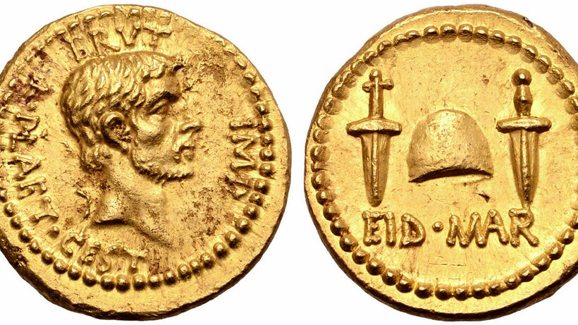 Брут в честь убийства Цезаря тоже напечатал специальные монеты. Видимо, чтобы никто точно не забыл