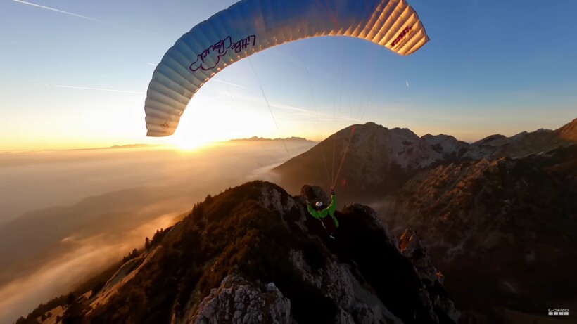 Блог - Видео: Мужчина снял на камеру удивительный закат, пролетая над облаками  Видео: Мужчина снял на камеру удивительный закат, пролетая над облаками