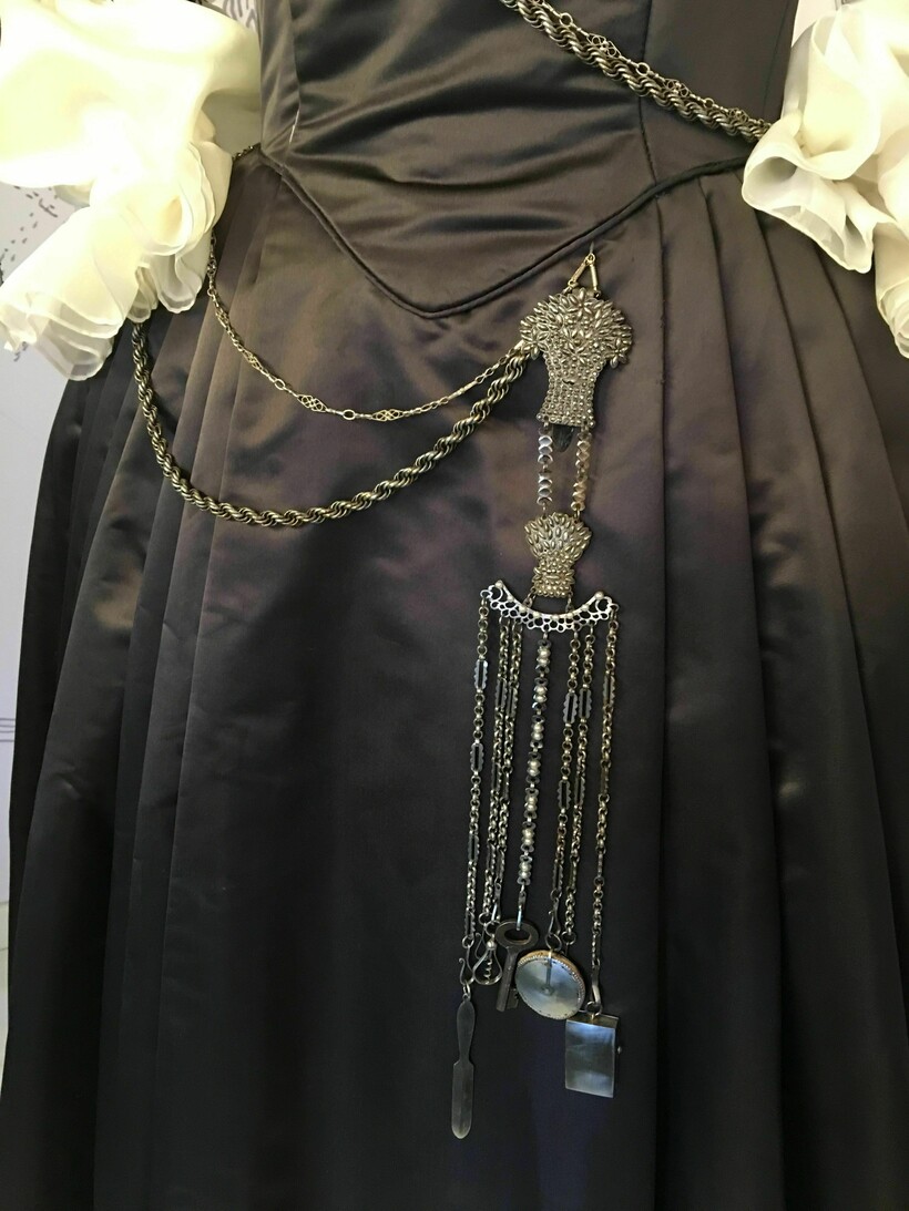 Блог - Локоны любимых и насекомые: странные украшения Викторианской эпохи Локоны любимых и насекомые: странные украшения Викторианской эпохи