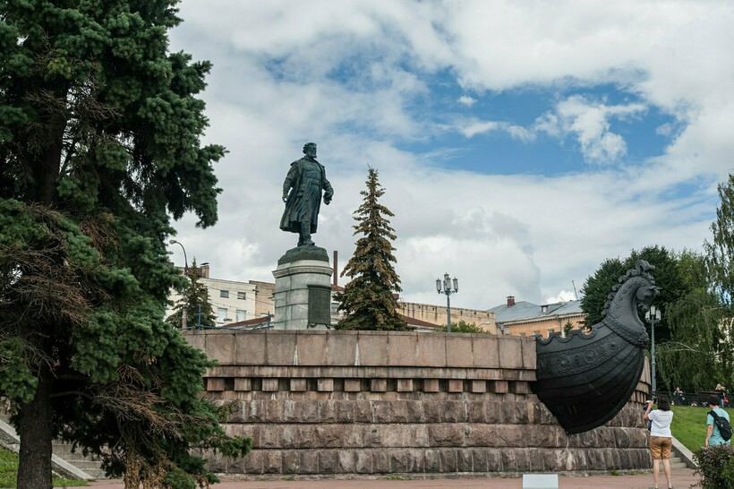 Памятник Афанасию Никитину