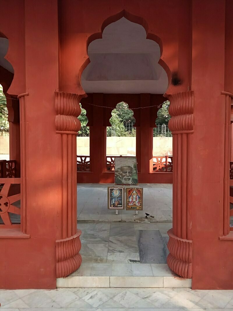 Мемориал, посвященный труду Манджи Мемориал, посвященный труду Манджи