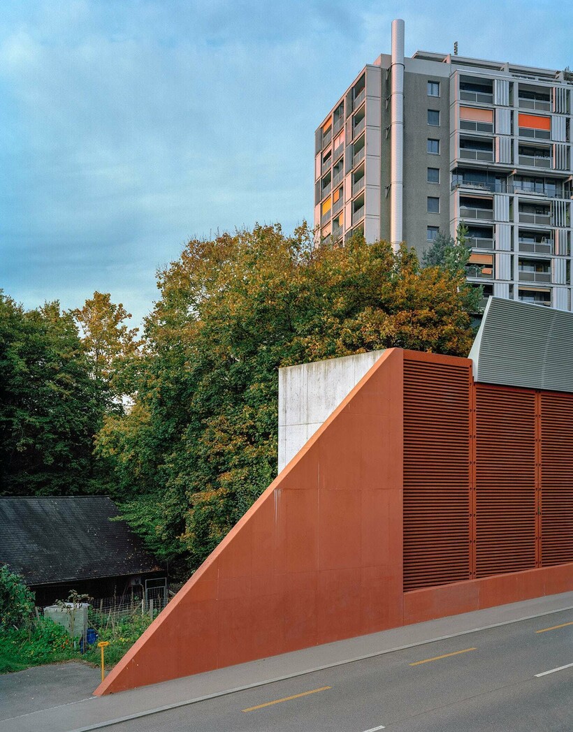 Блог - Почему вокруг домов Швейцарии возводят многометровые стены Почему вокруг домов Швейцарии возводят многометровые стены