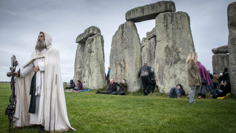 Мероприятие, посвященное друидам, в Стоунхендже  Мероприятие, посвященное друидам, в Стоунхендже