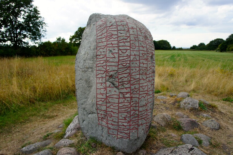 Карлевский камень: надпись сделана в стихах и прозе  Карлевский камень: надпись сделана в стихах и прозе