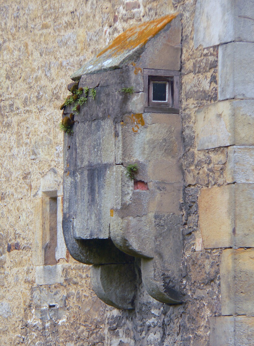 А такими были уборные в средневековых замках А такими были уборные в средневековых замках