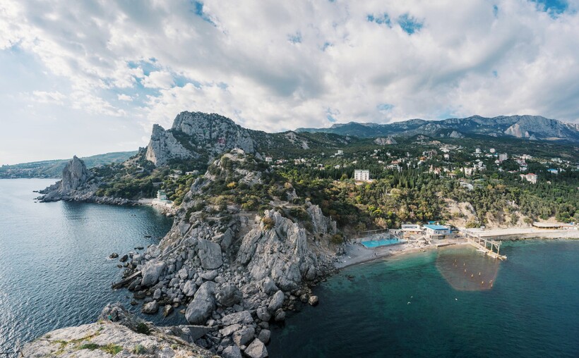 Панорама горы Кошка и скала Панеа