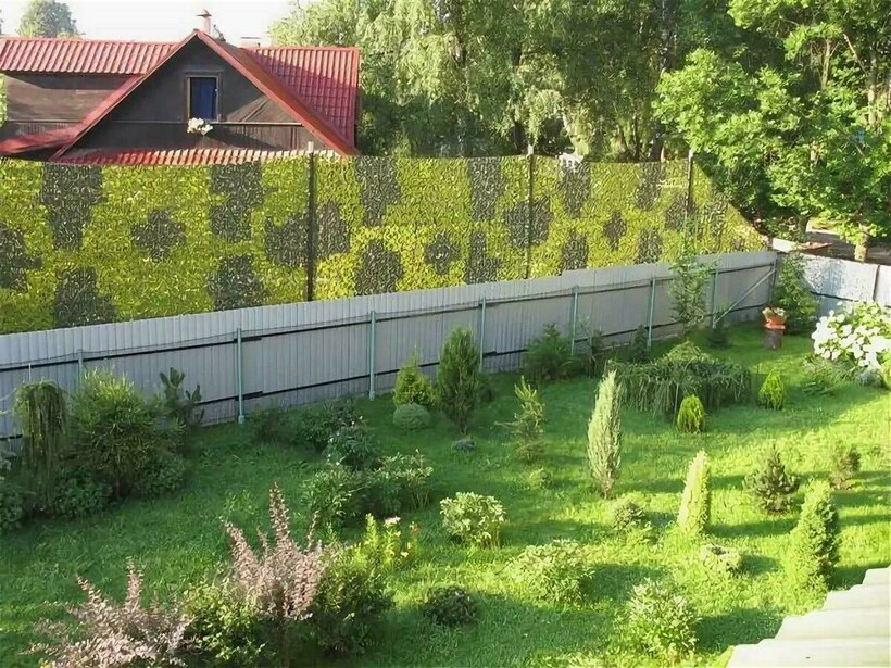 Благодаря обилию растительности конструкция не так заметна Благодаря обилию растительности конструкция не так заметна