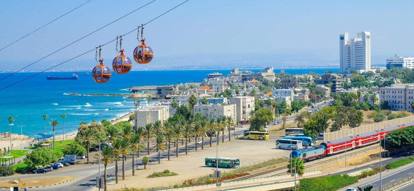 Из кабинок канатки открывается прекрасный вид