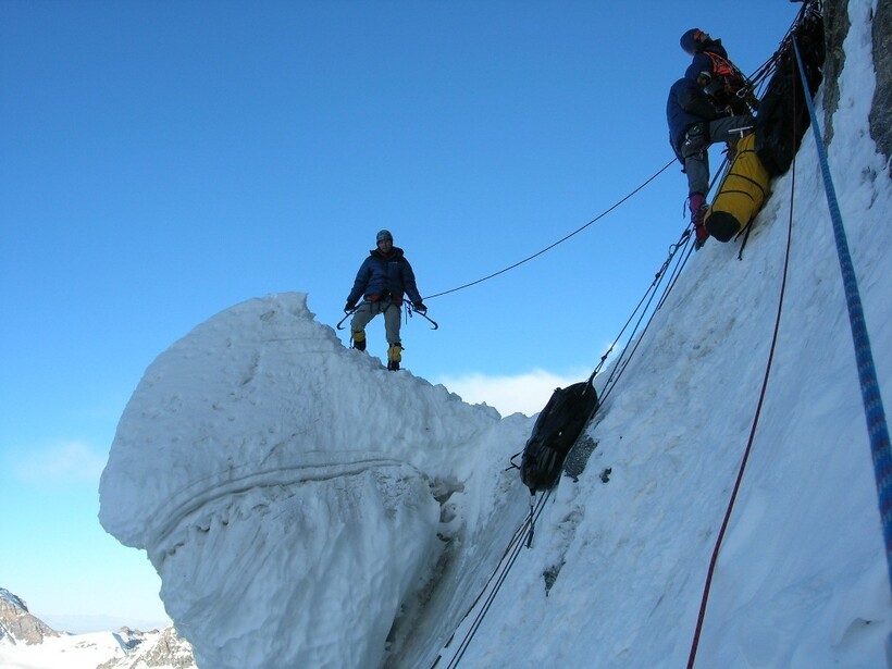 Подход по стену