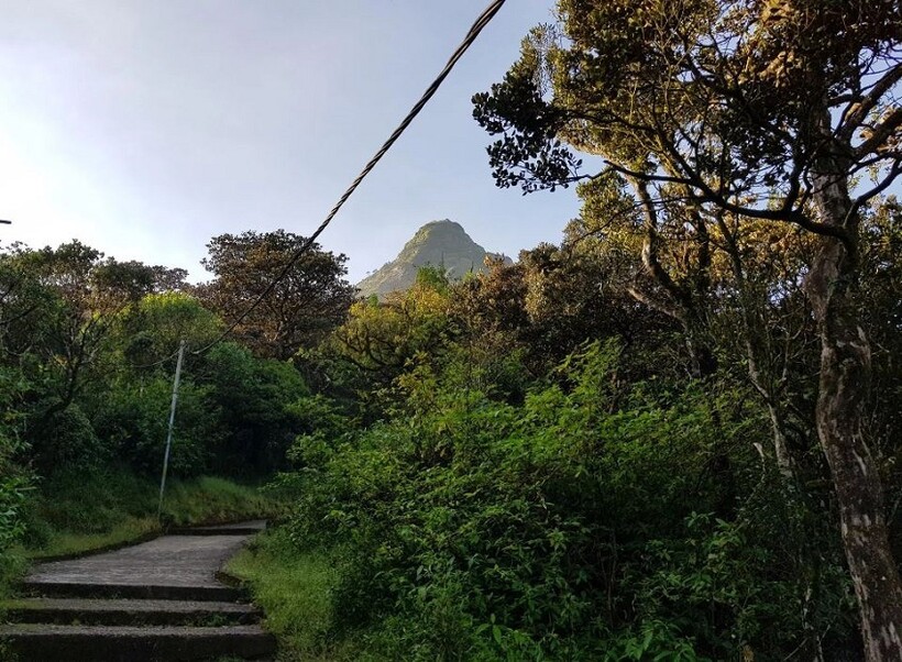 Пик Адама в солнечную погоду