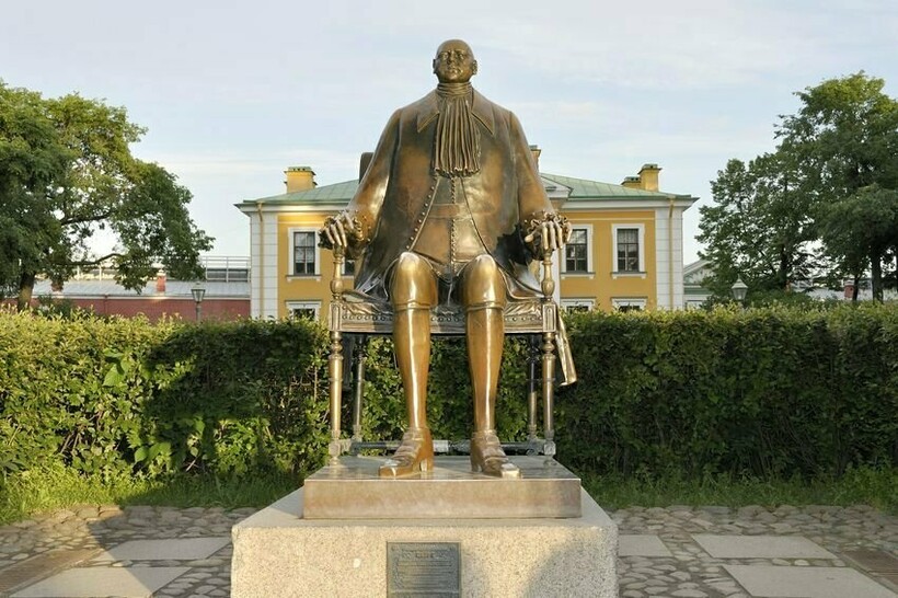 Блог - 5 самых смешных памятников России по мнению россиян 5 самых смешных памятников России по мнению россиян
