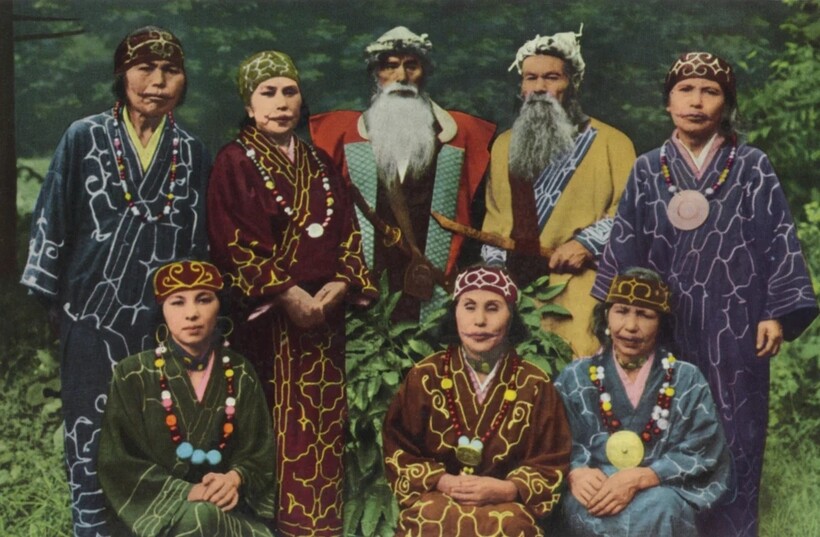 Блог - Видео: Зачем девушки айну делали татуировку на губах, напоминающую улыбку Джокера Видео: Зачем девушки айну делали татуировку на губах, напоминающую улыбку Джокера