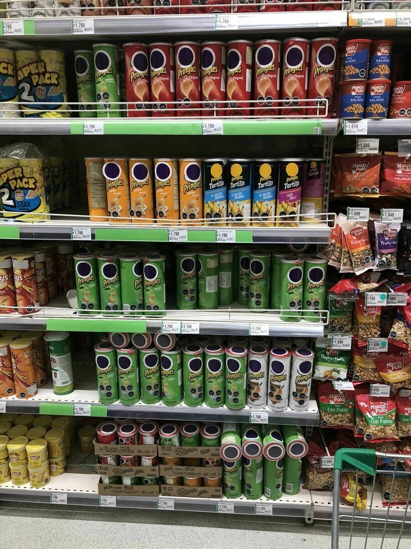 В Чили чипсы Pringles лишили лица