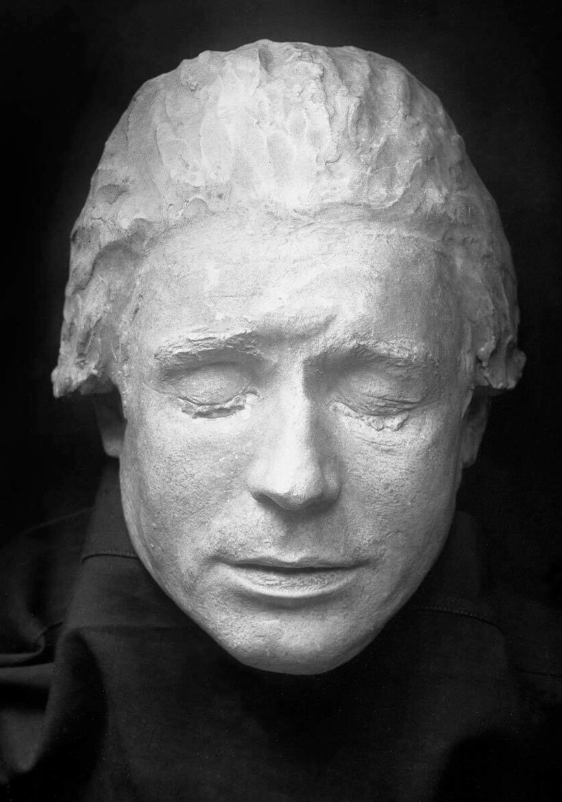 Маска Сергея Есенина (1895-1925) Маска Сергея Есенина (1895-1925)