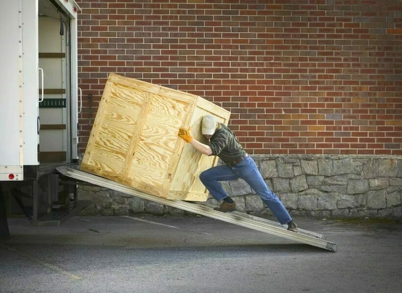 Наличие опасности для здоровья признает в первую очередь медицина, когда назначает вредные факторы, по которым человек должен проходить медосмотры Наличие опасности для здоровья признает в первую очередь медицина, когда назначает вредные факторы, по которым человек должен проходить медосмотры