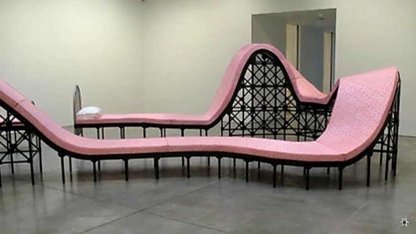 Блог - Видео: Удобно ли спать в книге или на американских горках Видео: Удобно ли спать в книге или на американских горках