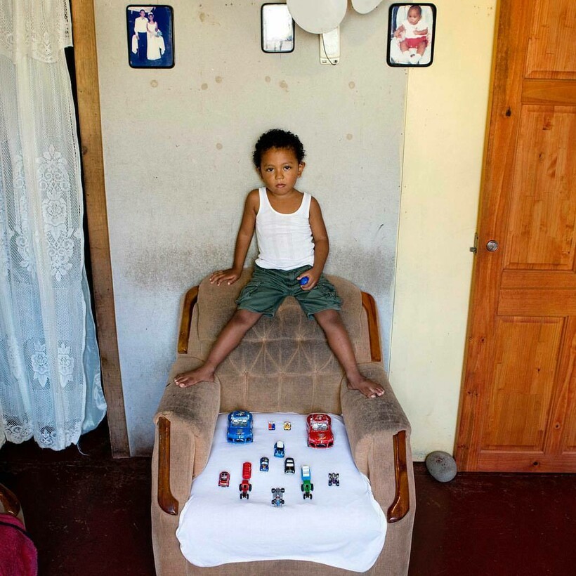 Когда фото значат больше слов: 20 детей из разных стран показали свои любимые игрушки