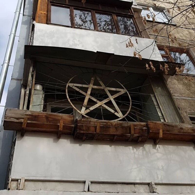 Блог - Шедевры самостроя: 16 уж очень странных балконов с изюминкой Шедевры самостроя: 16 уж очень странных балконов с изюминкой