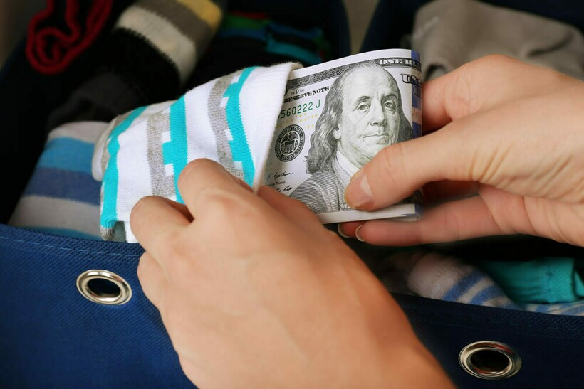 Блог - Дезодорант, расческа и еще 10 мест, куда прятать наличные деньги во время путешествия Дезодорант, расческа и еще 10 мест, куда прятать наличные деньги во время путешествия