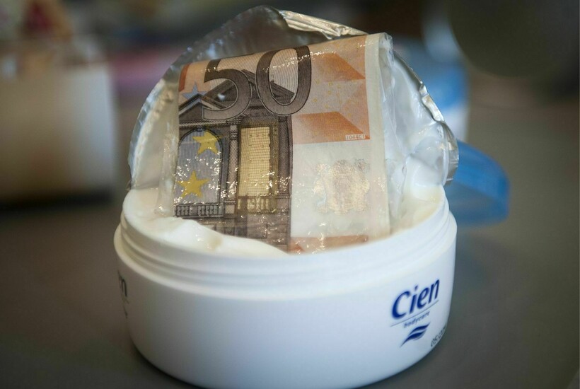 Блог - Дезодорант, расческа и еще 10 мест, куда прятать наличные деньги во время путешествия Дезодорант, расческа и еще 10 мест, куда прятать наличные деньги во время путешествия
