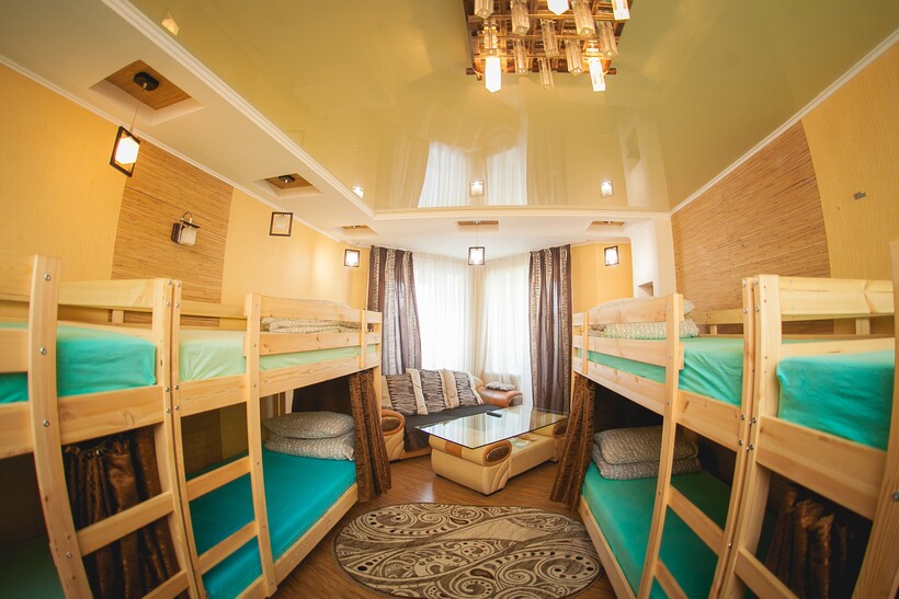 В хостеле можно найти также и одно- и двухместные номера, но их стоимость будет выше В хостеле можно найти также и одно- и двухместные номера, но их стоимость будет выше